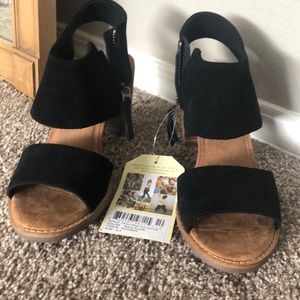 NWT Toms Majorca Sandals